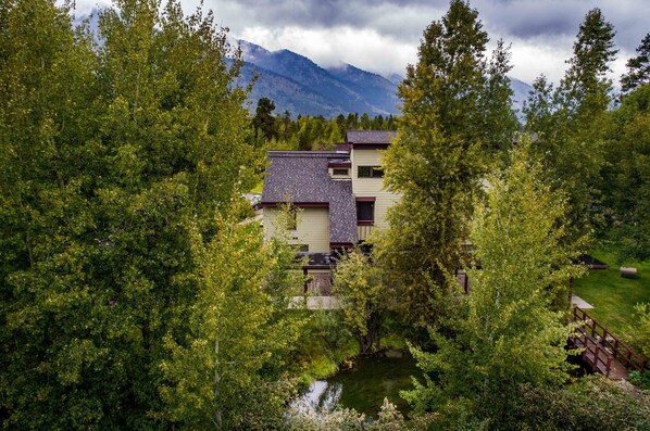 المنشأة من الخارج