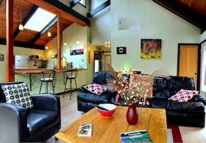 Interior - Private Woodstock / Saugerties 2BR w/ Hot Tub, Fireplace and Pet Friendly (Saugerties)