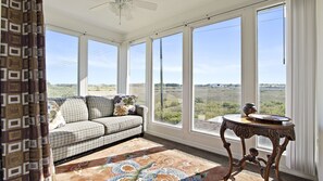 Älytelevisio, kirjoja, tulostin