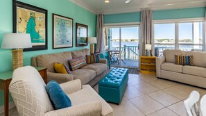 TV connectée, jeux vidéo, lecteur de DVD, livres