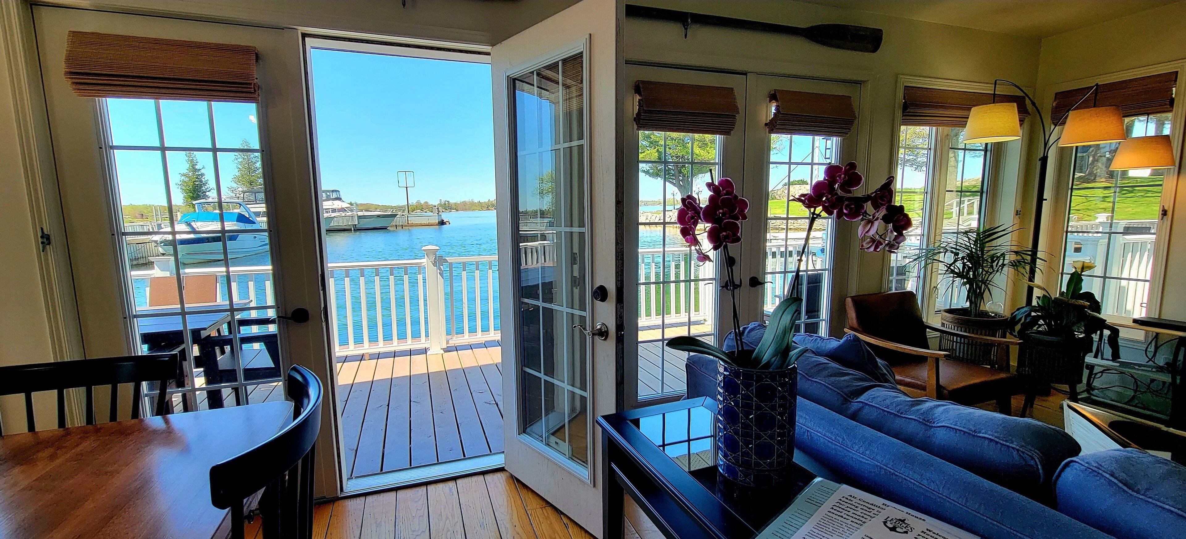 Televisie en een open haard