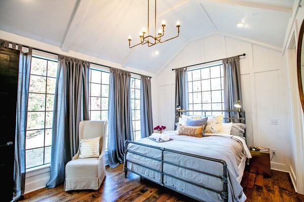 1 habitación, tabla de planchar con plancha, wifi gratis y ropa de cama 