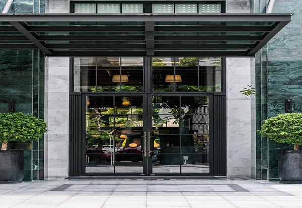 Property entrance - Akara Hotel Bangkok (Bangkok)