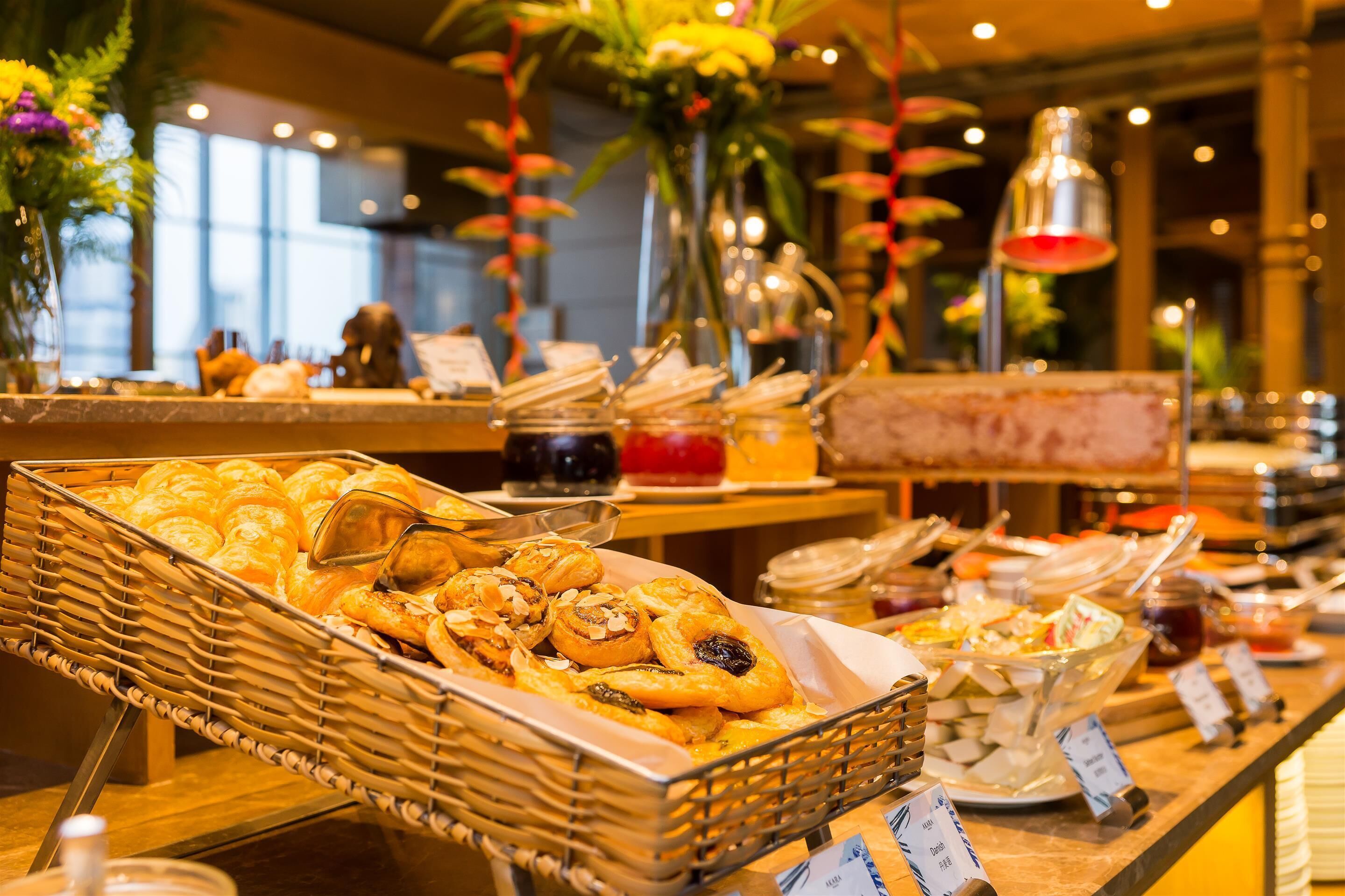 Daily cooked-to-order breakfast (THB 500 per person)