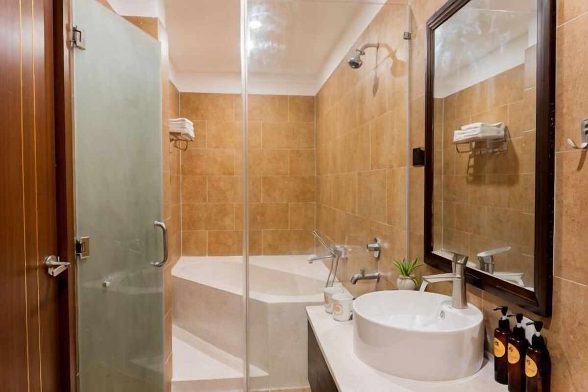 Bathroom | Free toiletries, hair dryer, bathrobes, slippers