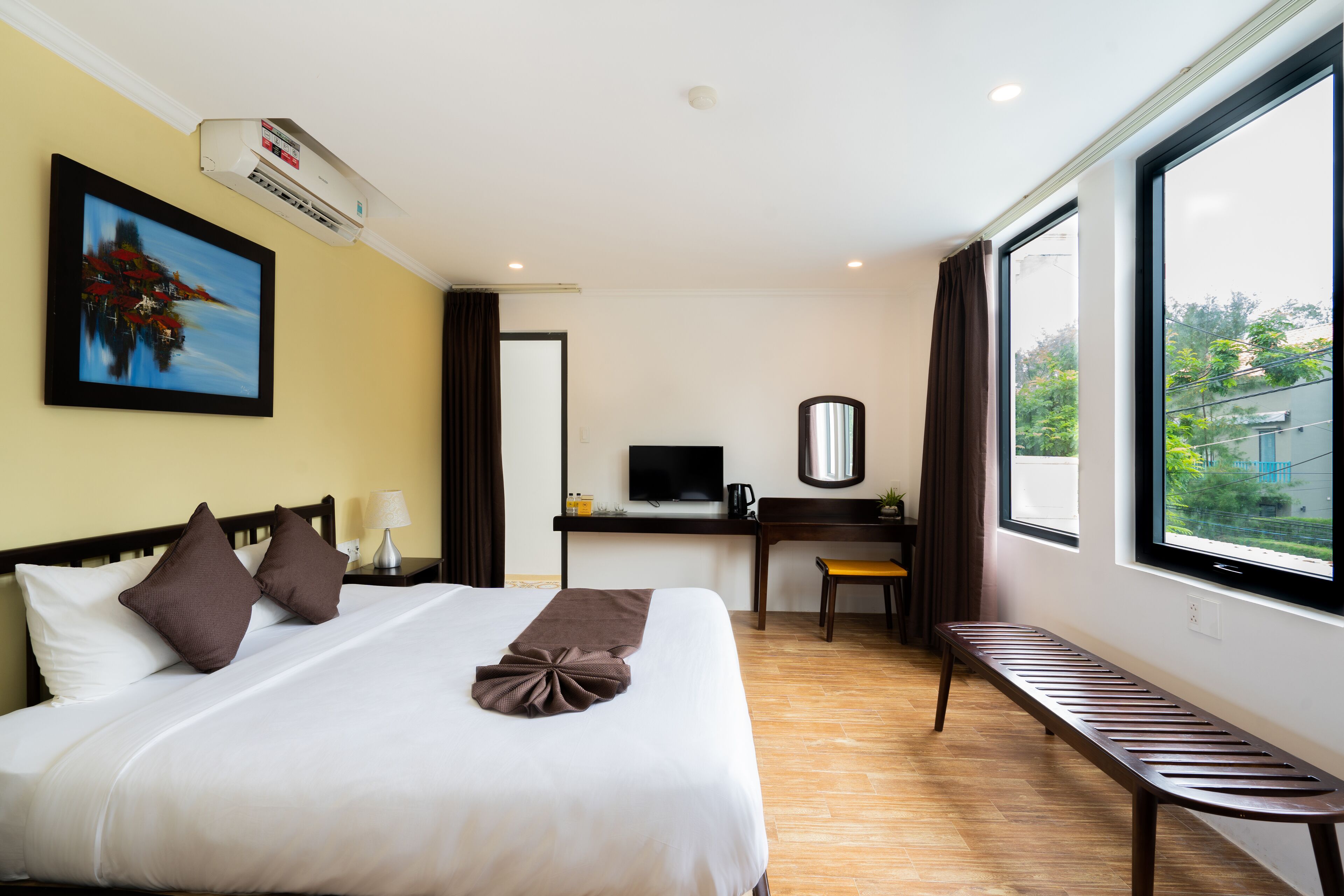 family room, 2 bedrooms, connecting rooms | 1 bedroom, hypo-allergenic bedding, in-room safe, desk