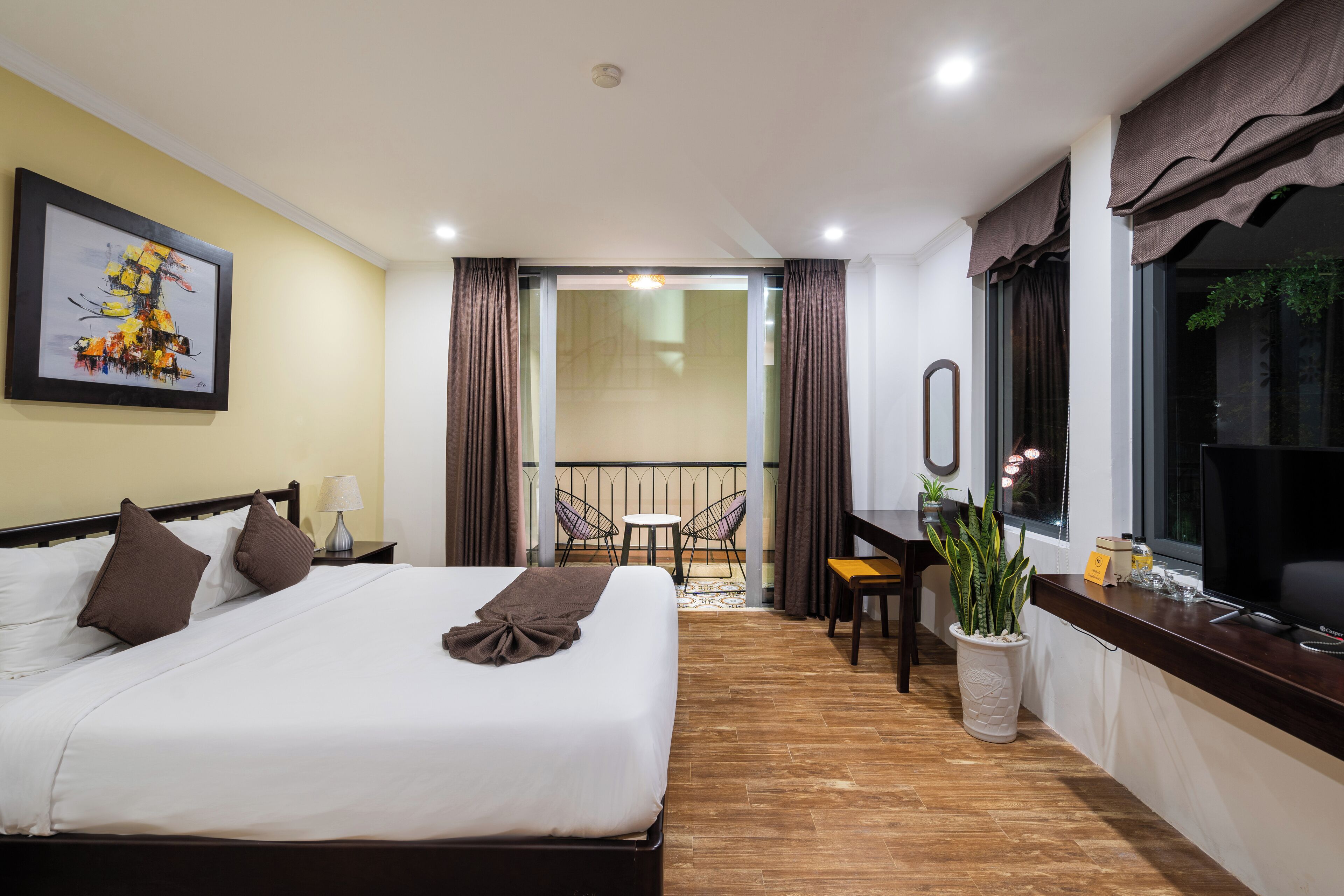 superior double room | 1 bedroom, hypo-allergenic bedding, in-room safe, desk