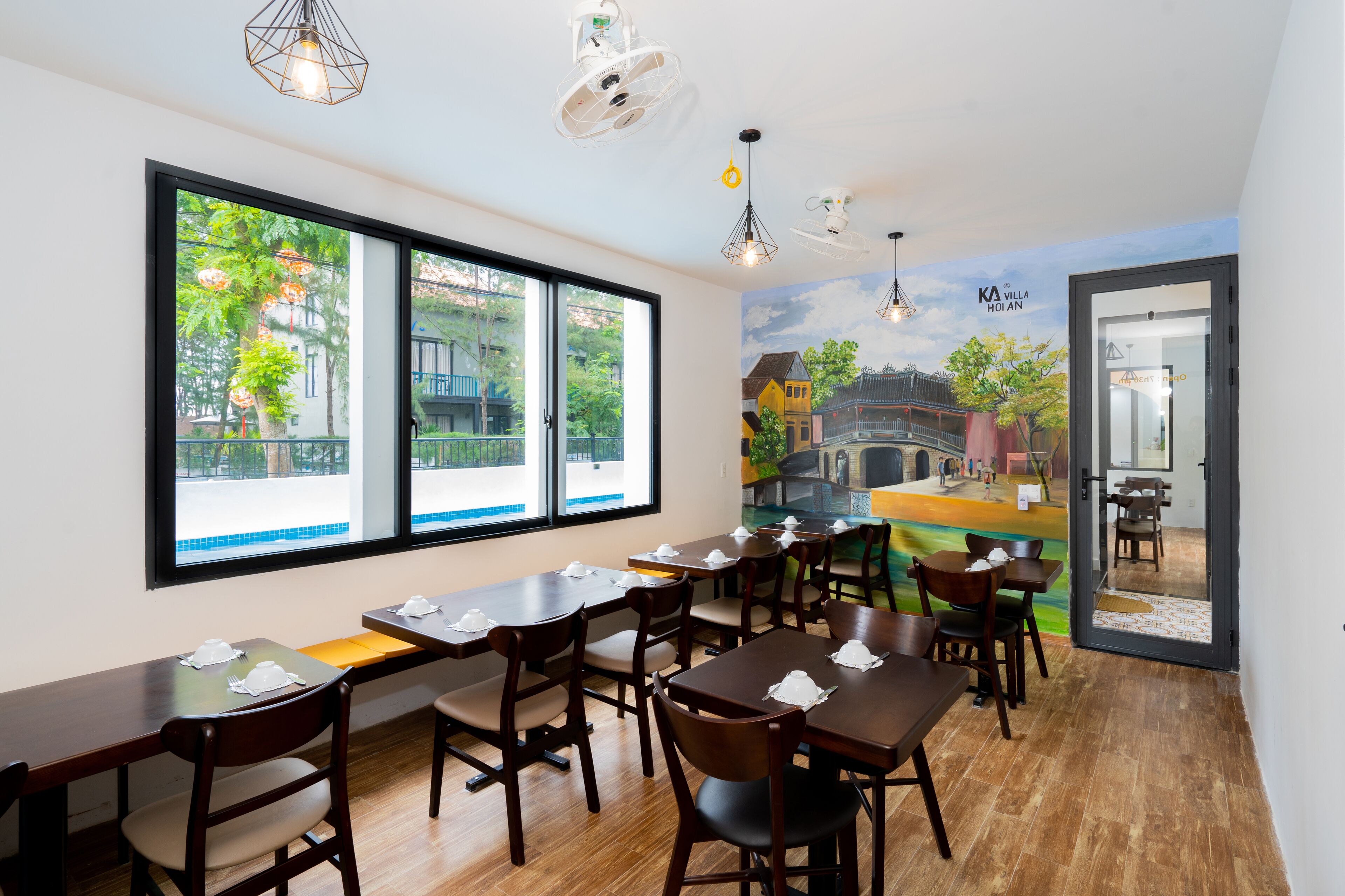 free daily full breakfast