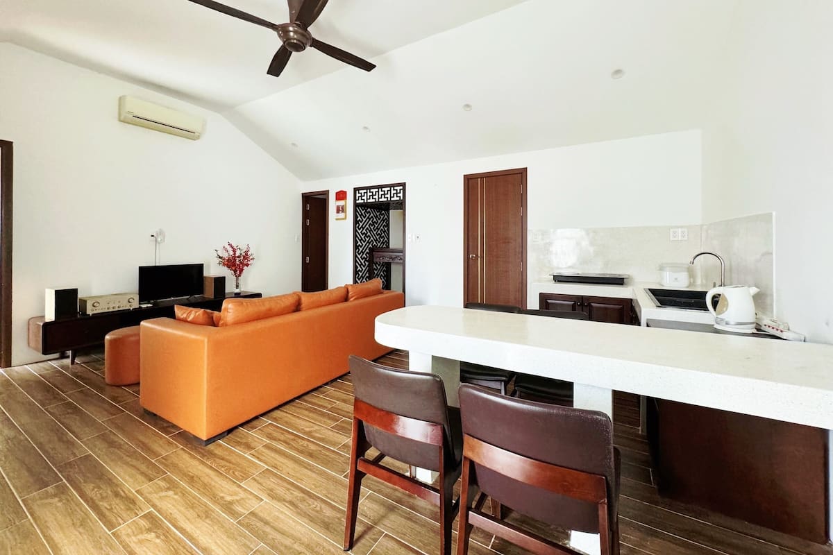 Familienapartment, 2 Schlafzimmer, Küche, Gartenblick | Wohnbereich