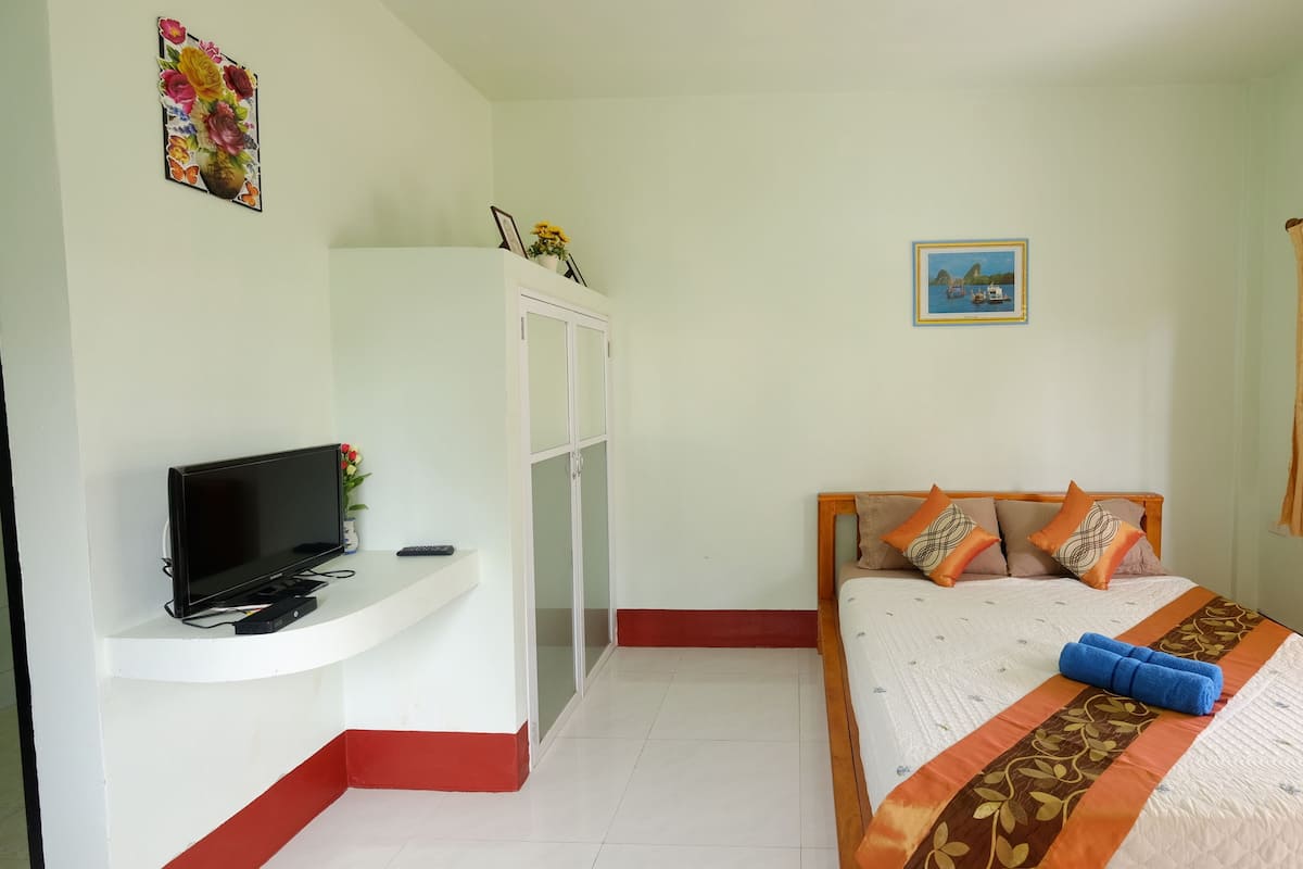 Rollaway beds, free WiFi