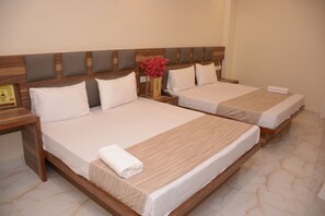 Room - Hotel Golden Oasis Delhi (New Delhi)