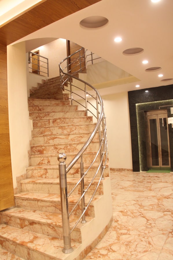 Exterior - Hotel Golden Oasis Delhi (New Delhi)