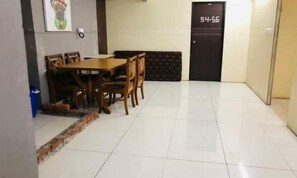 Bữa sáng nấu theo yêu cầu hàng ngày (50.00 INR/mỗi người) 