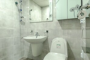 Shower, free toiletries, hair dryer, towels