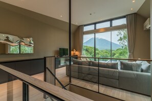House, 4 Bedrooms | Living area