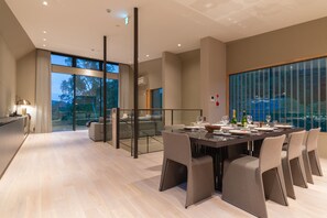 House, 4 Bedrooms | In-room dining