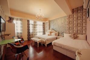Deluxe Quadruple Room, 1 Bedroom | 2 bedrooms, desk, laptop workspace, blackout curtains - Hualien 5FM Homestay-Jianlin (Hualien City)