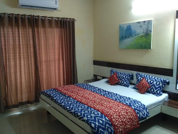 Premium bedding, rollaway beds, free WiFi