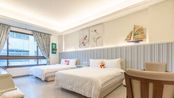 Luxury Quadruple Room | Individually decorated, individually furnished, desk, blackout curtains