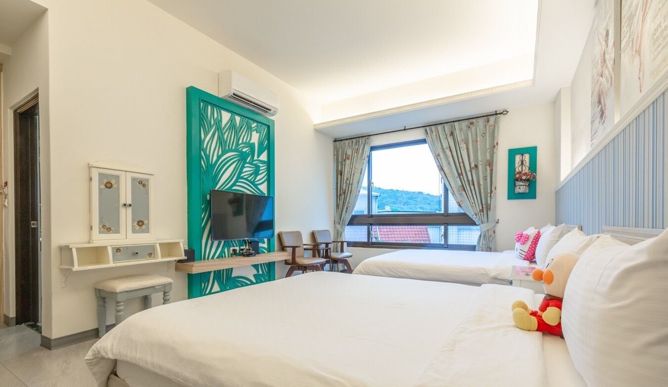 Luxury Quadruple Room | Individually decorated, individually furnished, desk, blackout drapes