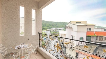 Comfort triple room with private bathroom | 露台
