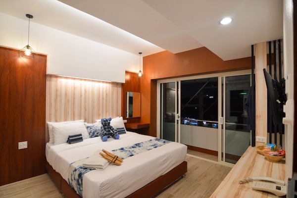 Deluxe Room with Balcony | Hypo-allergenic bedding, minibar, desk, blackout curtains