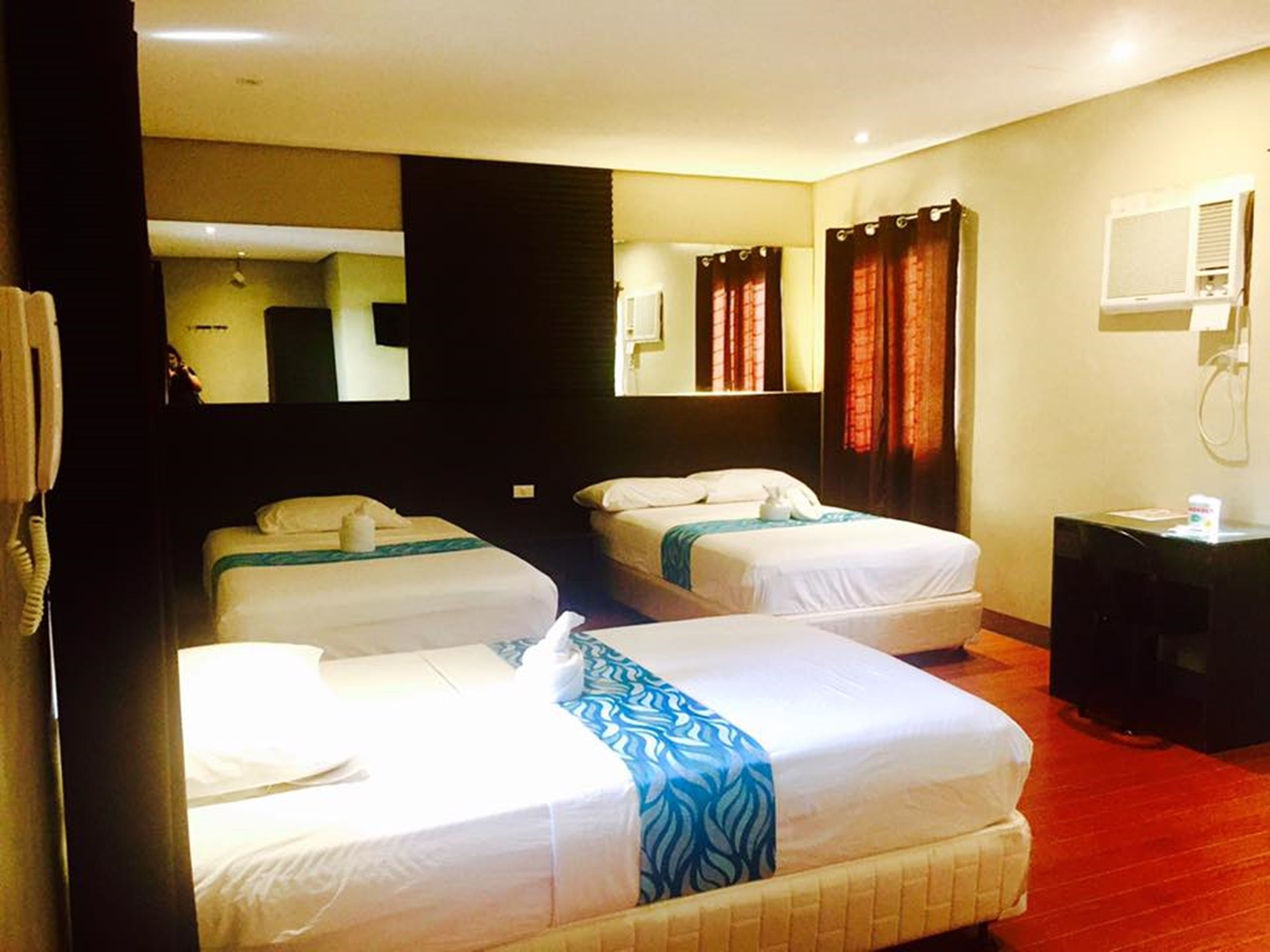 Desk, iron/ironing board, rollaway beds, free WiFi