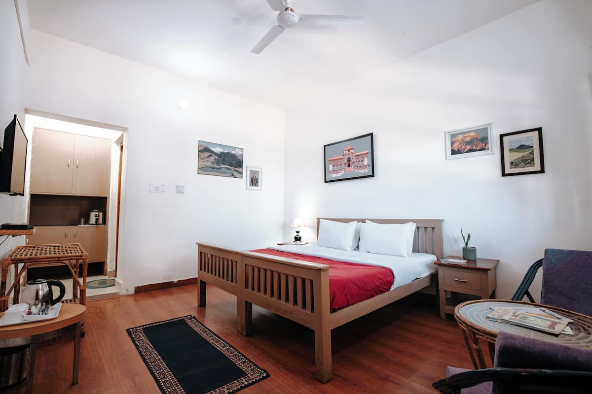 Standard Room (Snow View) | Individually decorated, individually furnished, blackout drapes