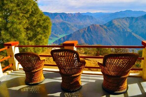 Deluxe Room(Snow and Lake View) | Balcony - Tehri Retreat By Himalayan Eco Lodges (Tehri)