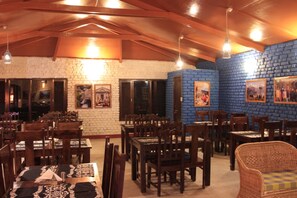 Daily buffet breakfast for a fee - Tehri Retreat By Himalayan Eco Lodges (Tehri)