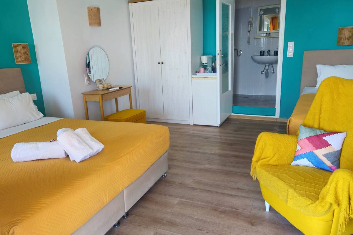 Comfort Triple Room, Sea View | Iron/ironing board (on request), WiFi (free), bed sheets