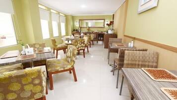 Tägliches Frühstücksbuffet (50000 IDR pro Person)