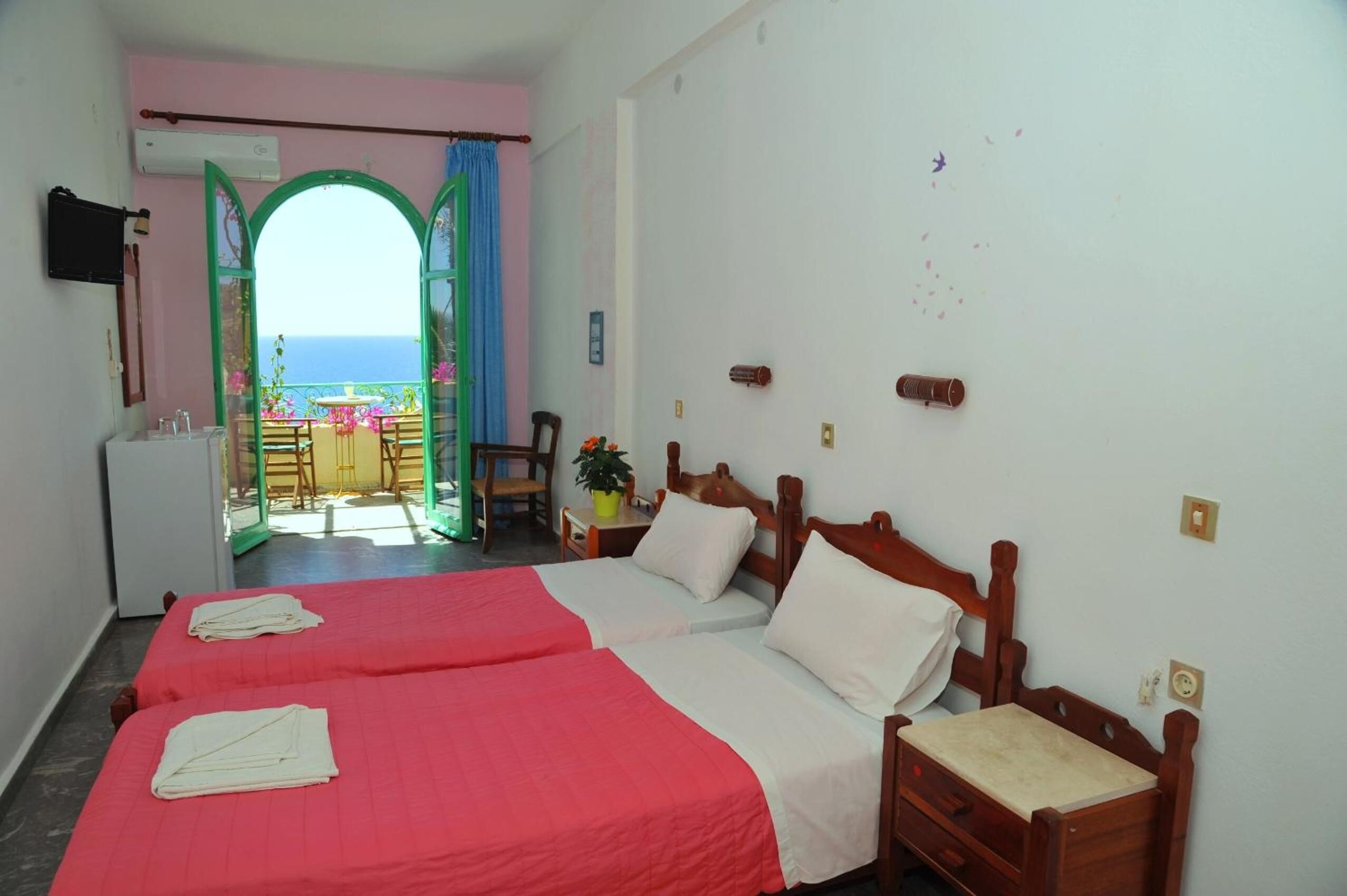 in-room safe, iron/ironing board, free cots/infant beds, rollaway beds