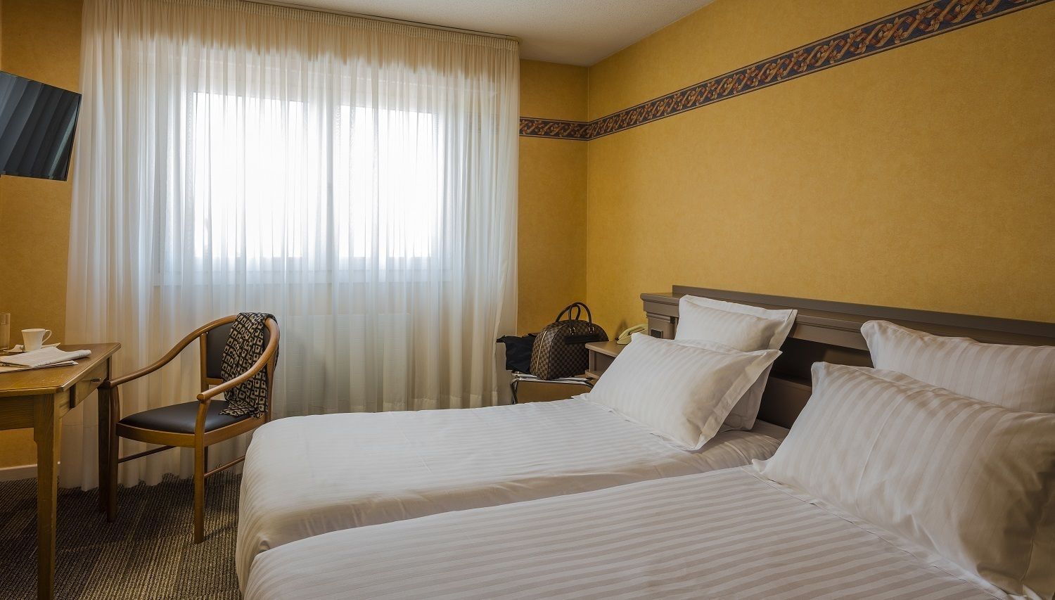 standard double or twin room | 1 bedroom, in-room safe, individually decorated, individually furnished