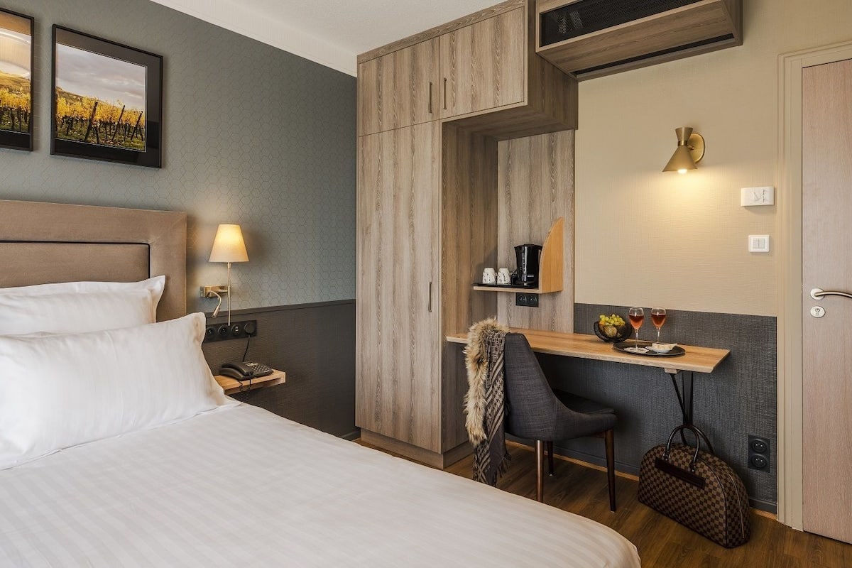 superior double or twin room | 1 bedroom, in-room safe, individually decorated, individually furnished