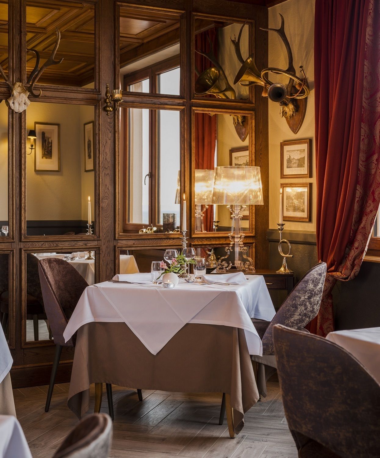 breakfast, lunch, dinner served; fusion cuisine, al fresco dining