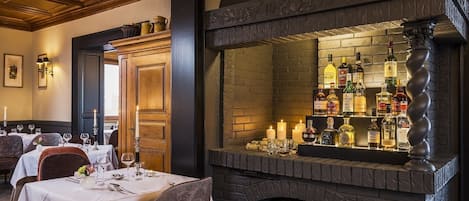 Breakfast, lunch, dinner served; Fusion cuisine, alfresco dining