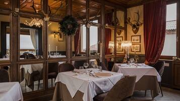 Breakfast, lunch, dinner served; Fusion cuisine, alfresco dining