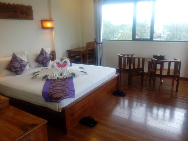 Deluxe Room | Minibar, in-room safe, desk, soundproofing - 81 Central Hotel (Nyaungshwe)