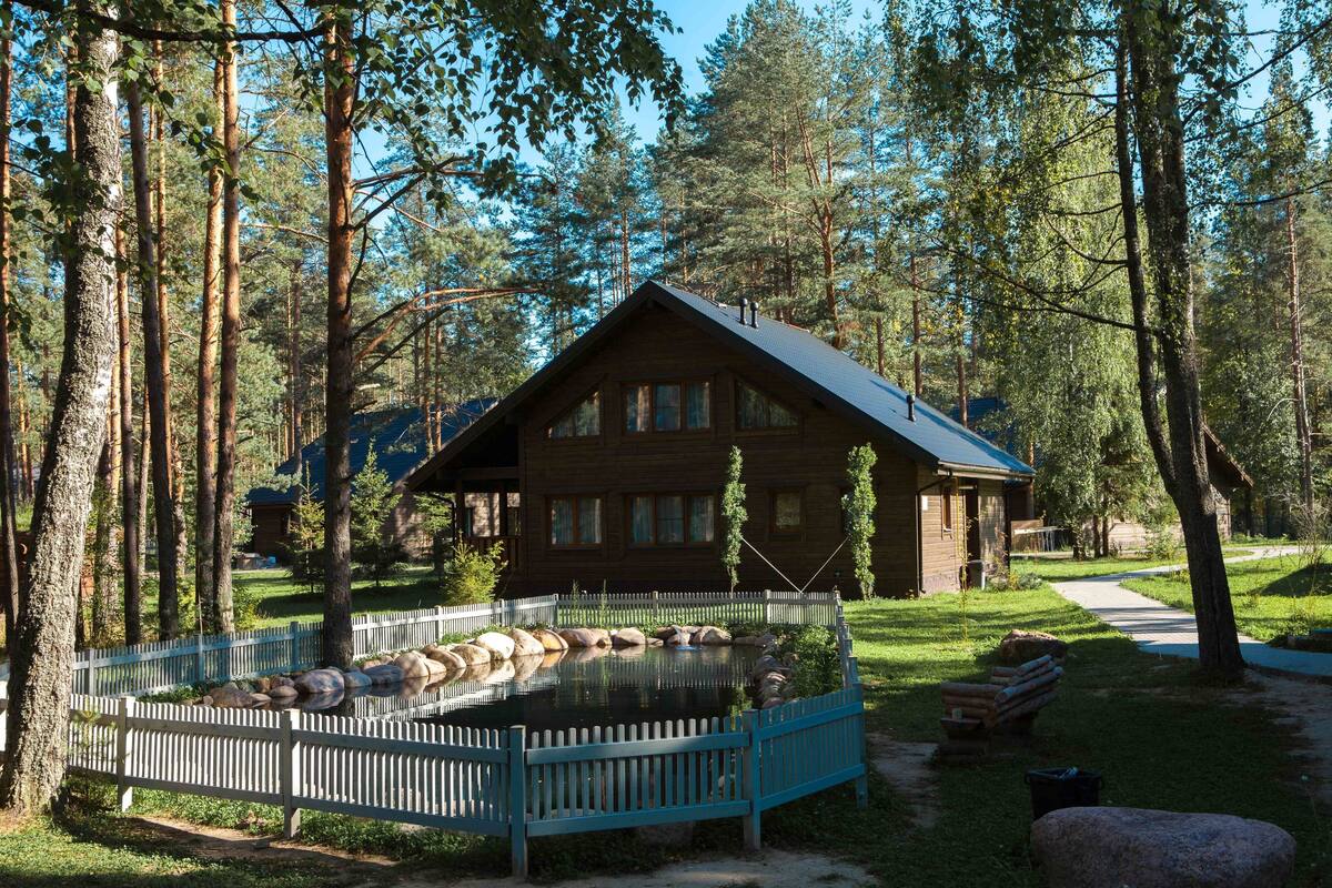 Cottage "Royal Suite", 4 bedrooms | Premium bedding, iron/ironing board, free cots/infant beds