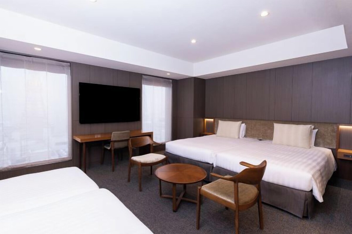 In-room safe, desk, blackout drapes, WiFi (free)