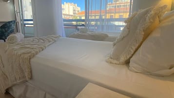 Chambre Double Signature avec lits jumeaux, Terrasse | Ropa de cama hipoalergénica, escritorio, cortinas opacas