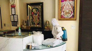 Quầy tiếp tân