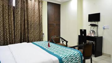 1 bedroom, desk, free WiFi, bed sheets