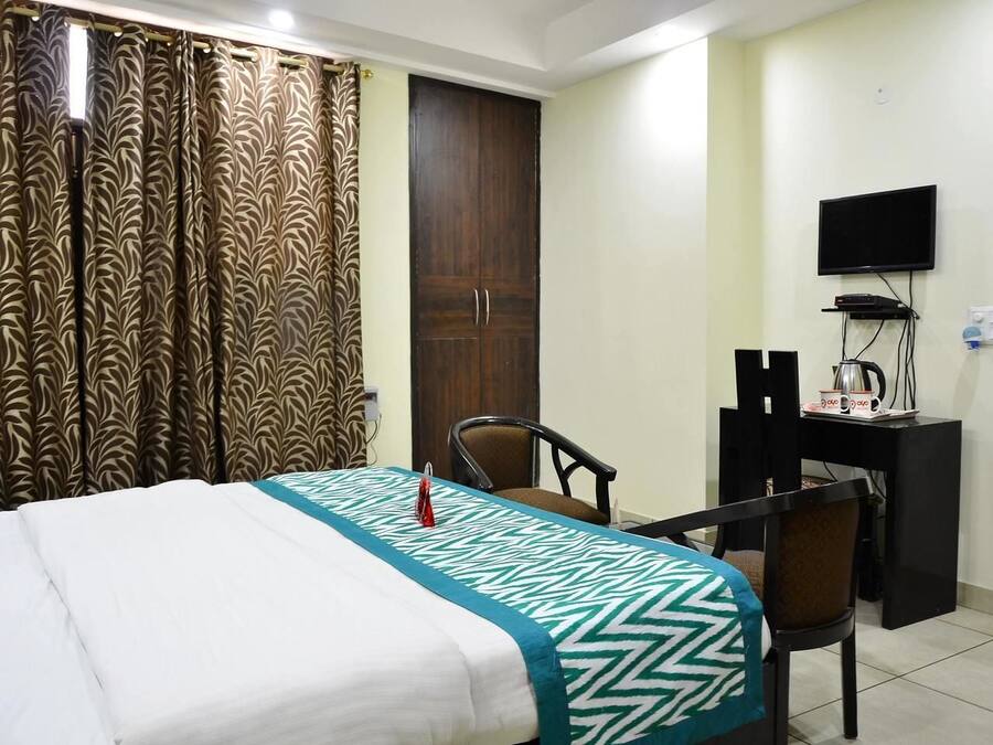 1 bedroom, desk, free WiFi, bed sheets