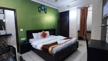 1 bedroom, desk, free WiFi, bed sheets