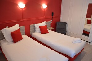 スタンダード ツインルーム シングルベッド 2 台 | WiFi (無料)、ベッドシーツ