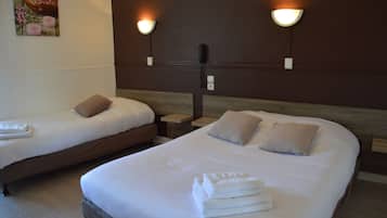 Standard Triple Room, Multiple Beds | Free WiFi, bed sheets