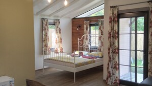 A bedroom with a bed, wooden ceiling, and a window with curtains. - Botanika Hotel Sapanca (Sapanca)