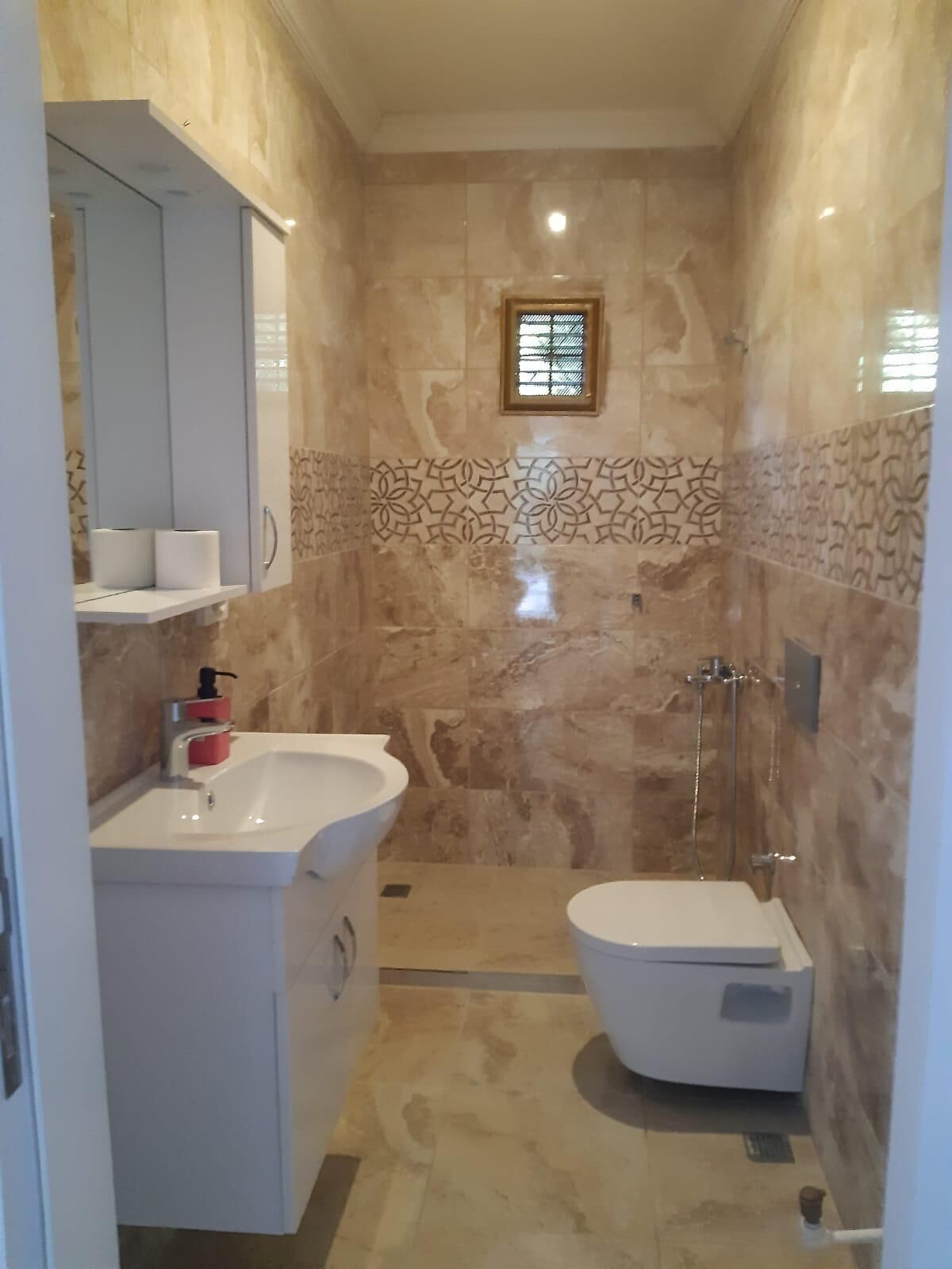 Comfort Villa Ozel Havuzlu ,Ozel Bahceli | Bathroom | Shower, free toiletries, hair dryer, slippers